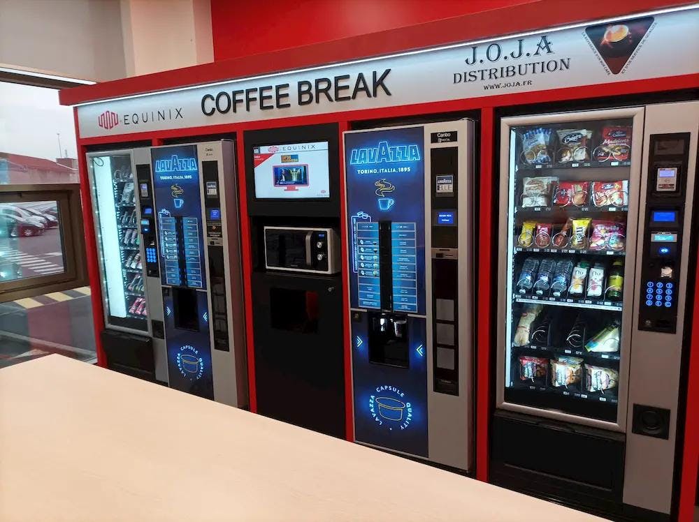 Equinix Paris coffee and breakfast vending machines offering quick snacks and beverages